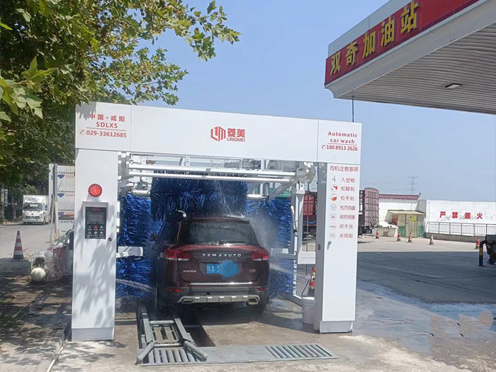 9刷+4風(fēng)機(jī) 隧道洗車(chē)機(jī)